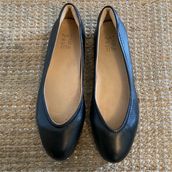 Naturalizer Vivienne Women's Classic Black Flats Size 11 W - Picture 1 of 8